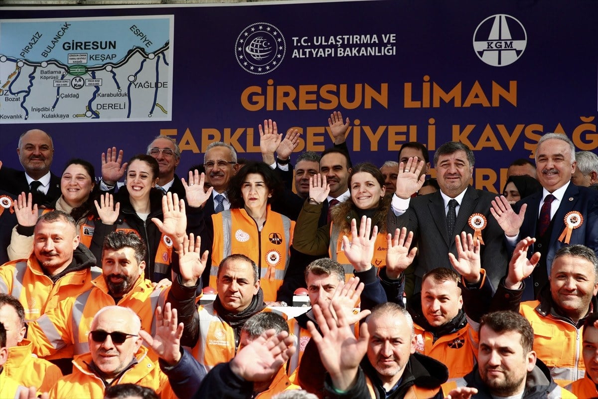 1710017126 260 Giresun Liman Farkli Seviyeli Kavsaginin temel atma toreni yapildi