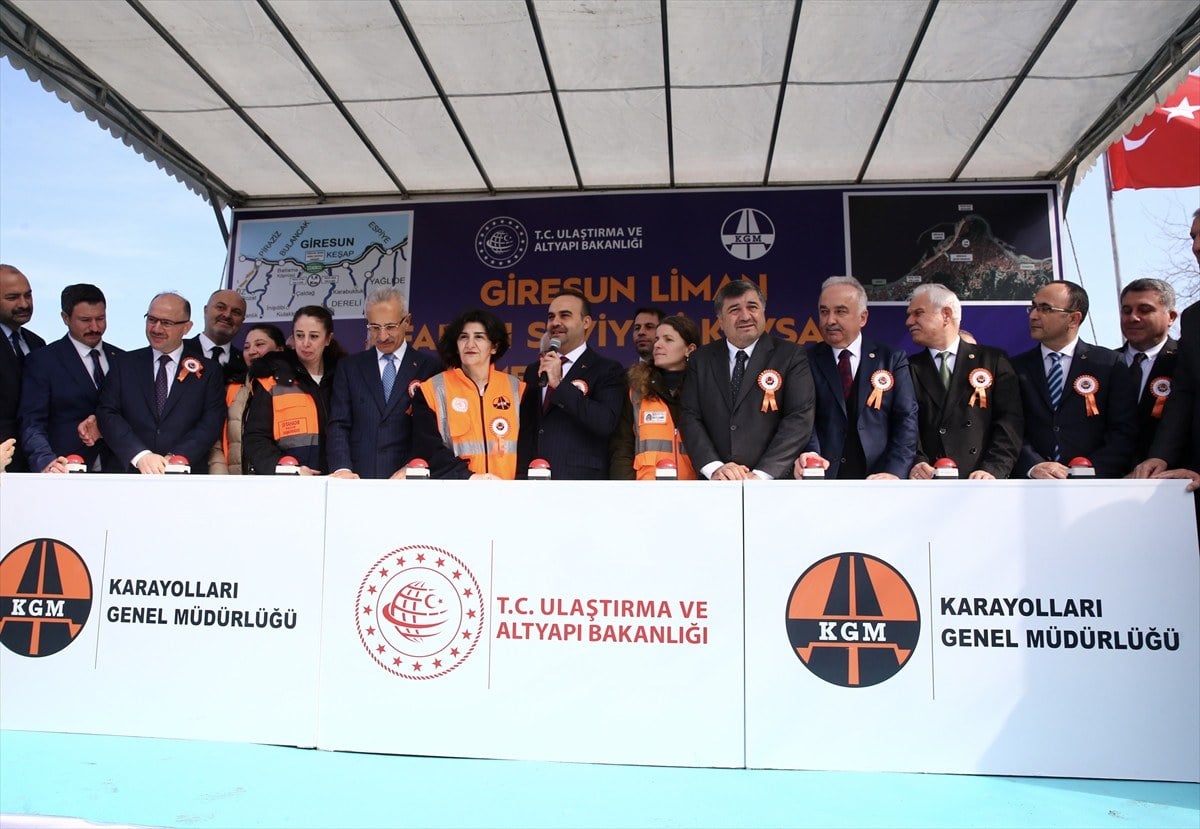 1710017126 55 Giresun Liman Farkli Seviyeli Kavsaginin temel atma toreni yapildi