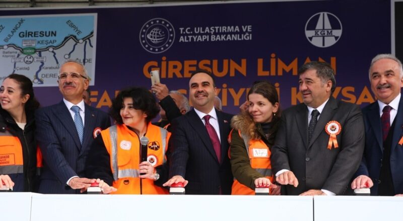 1710017127 Giresun Liman Farkli Seviyeli Kavsaginin temel atma toreni yapildi