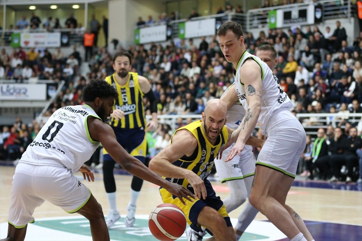 1710032474 558 Fenerbahce Merkezefendi Belediyesi Basketi rahat yendi