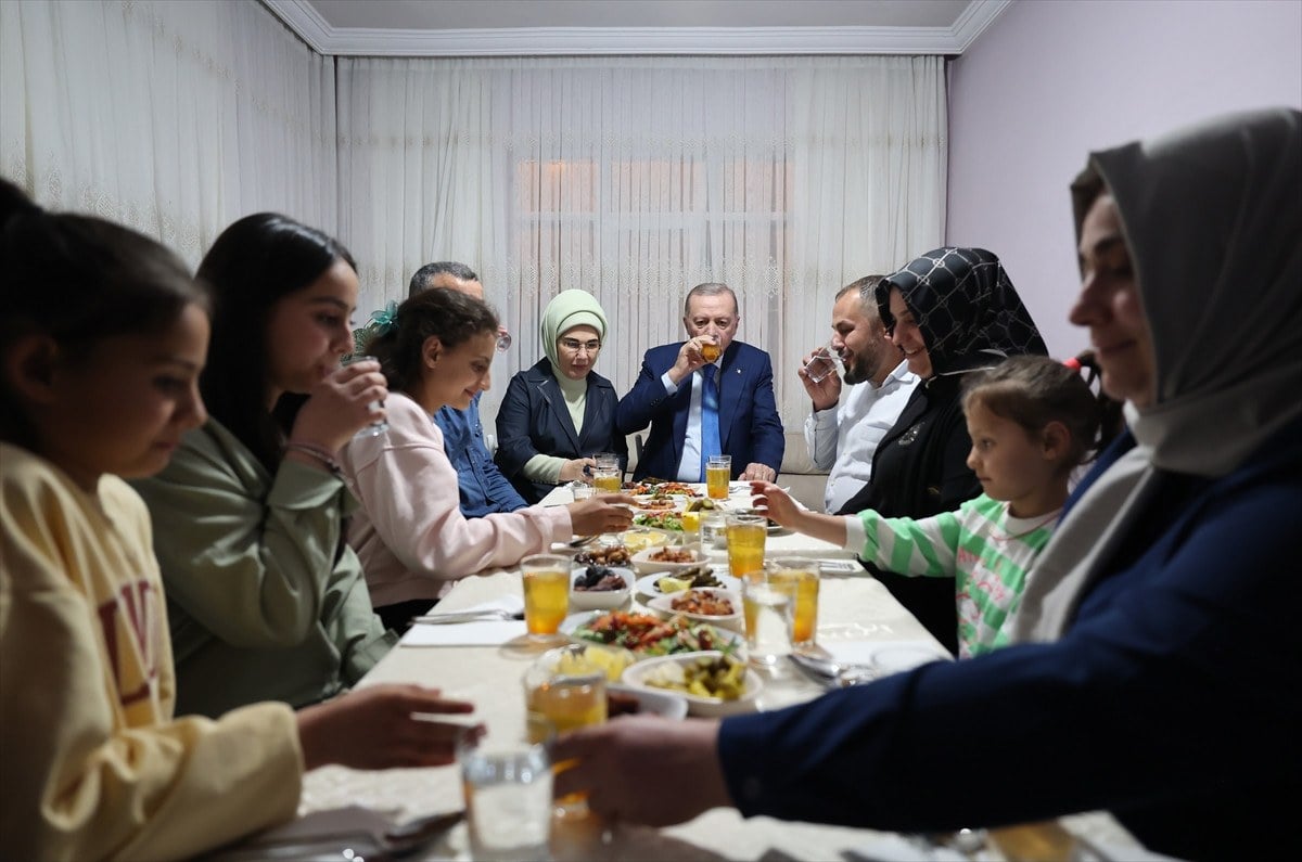 1710356604 45 Cumhurbaskani Erdogan iftarda Tas ailesine misafir oldu