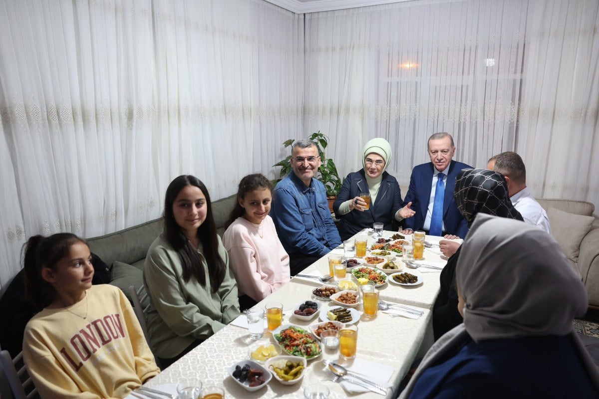 Cumhurbaskani Erdogan iftarda Tas ailesine misafir oldu