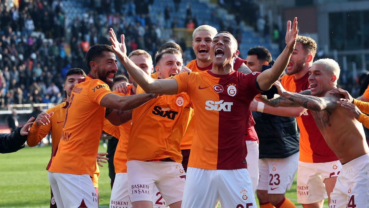 Galatasarayda Kerem Akturkogluna destek Daha iyi olacaksin