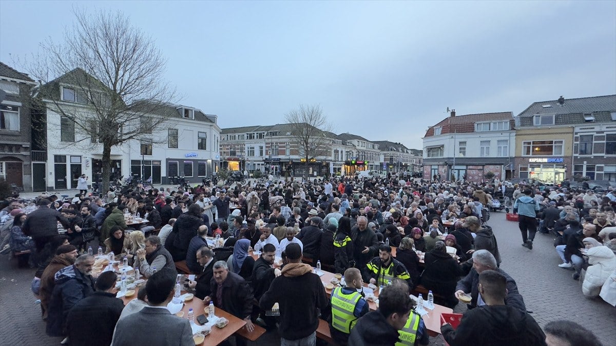 1712472513 717 Hollandada cami onunde 1500 kisilik sokak iftari duzenlendi