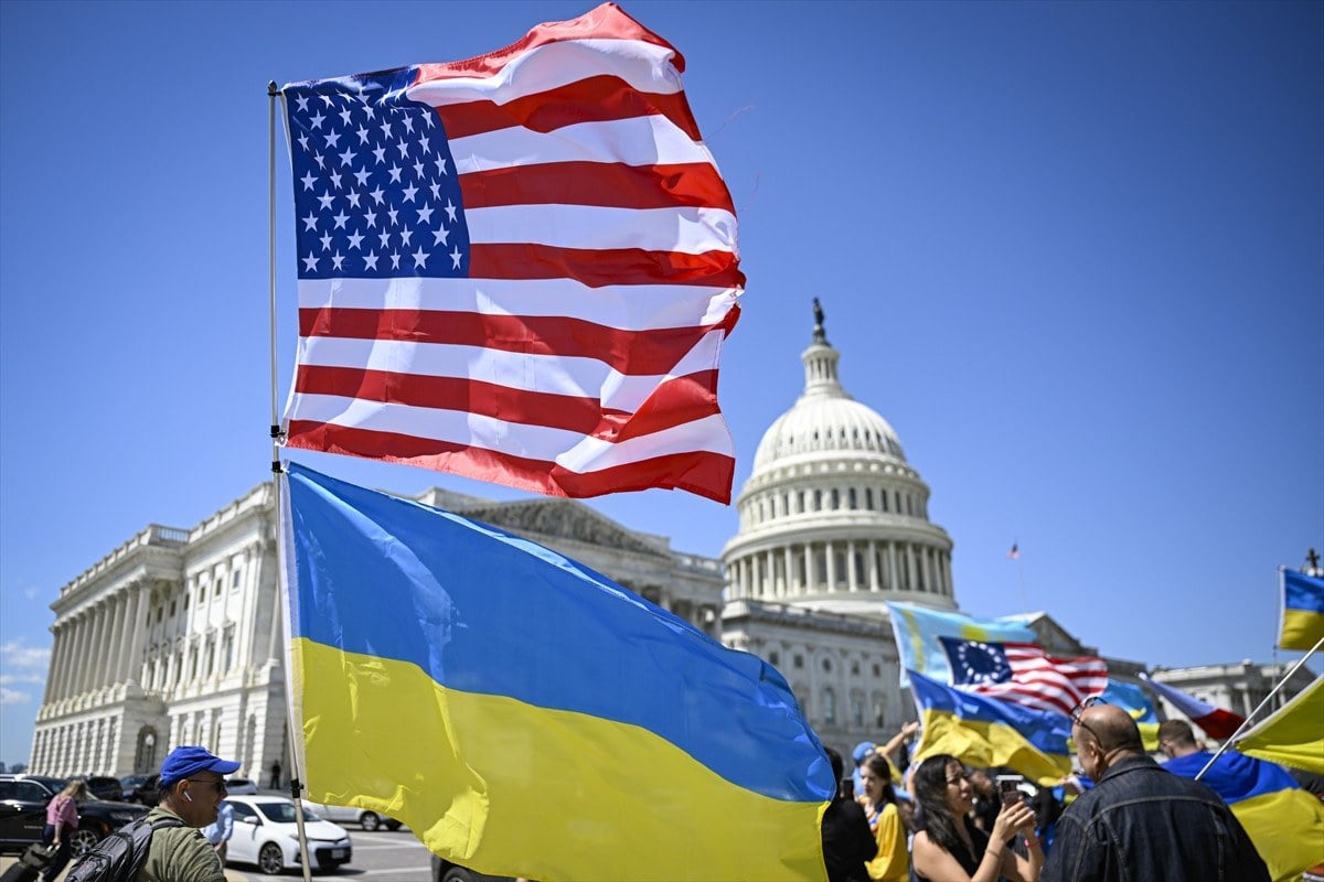 1713682612 467 Ukrayna destekcileri ABDnin 61 milyar dolarlik yardim kararini sevincle karsiladi