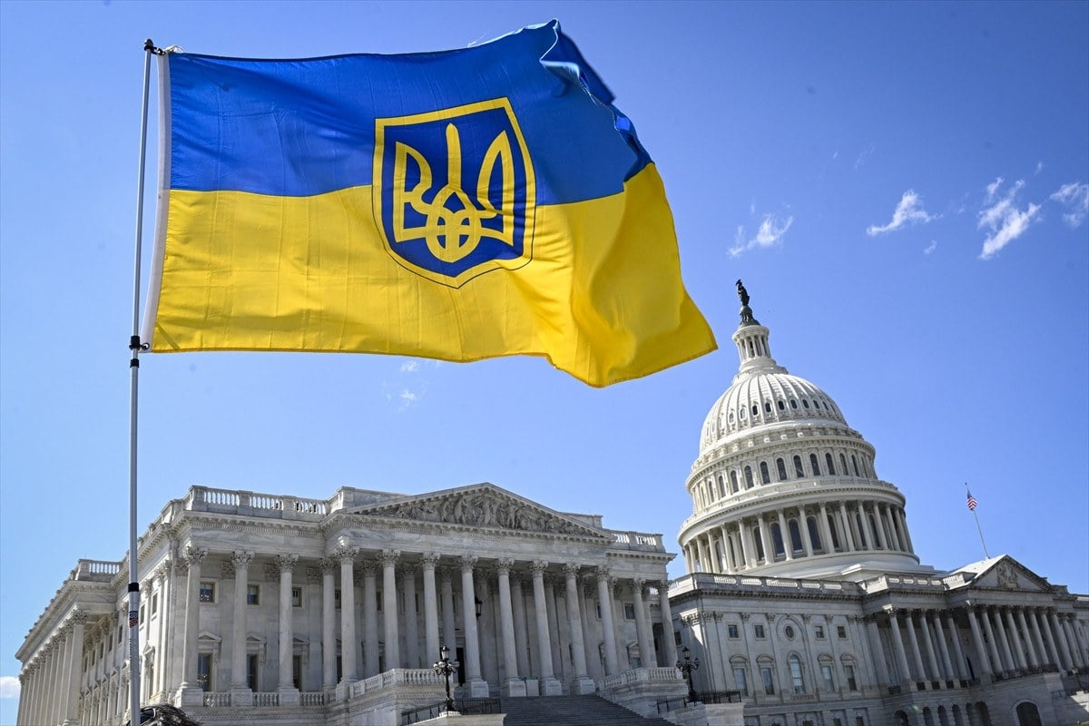 1713682612 946 Ukrayna destekcileri ABDnin 61 milyar dolarlik yardim kararini sevincle karsiladi