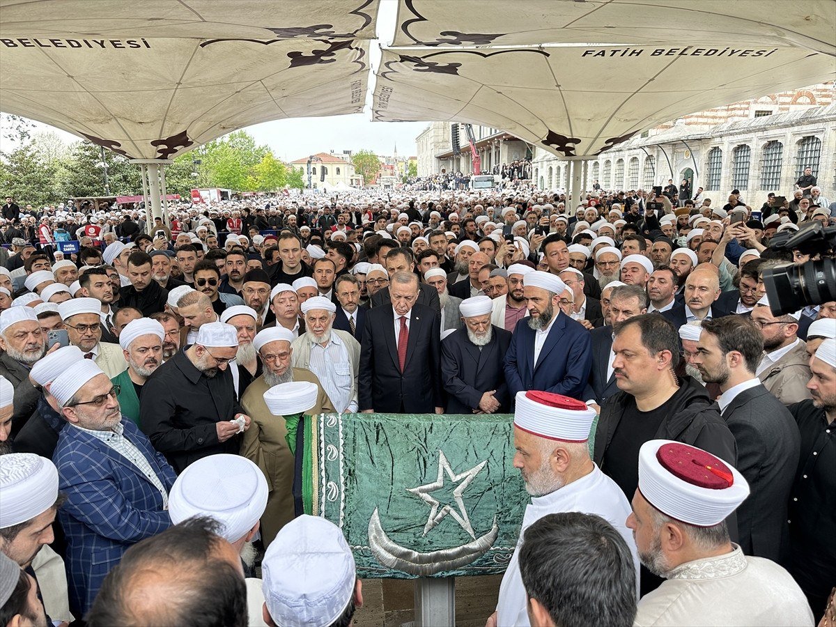 1713888522 51 Cumhurbaskani Erdogan Ismailaga Cemaati lideri Hasan Kilicin cenaze toreninde