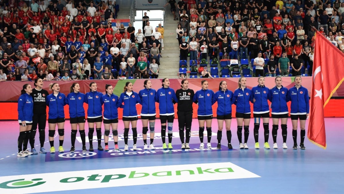 A Milli Kadin Hentbol Takimi ilk kez Avrupa Sampiyonasinda