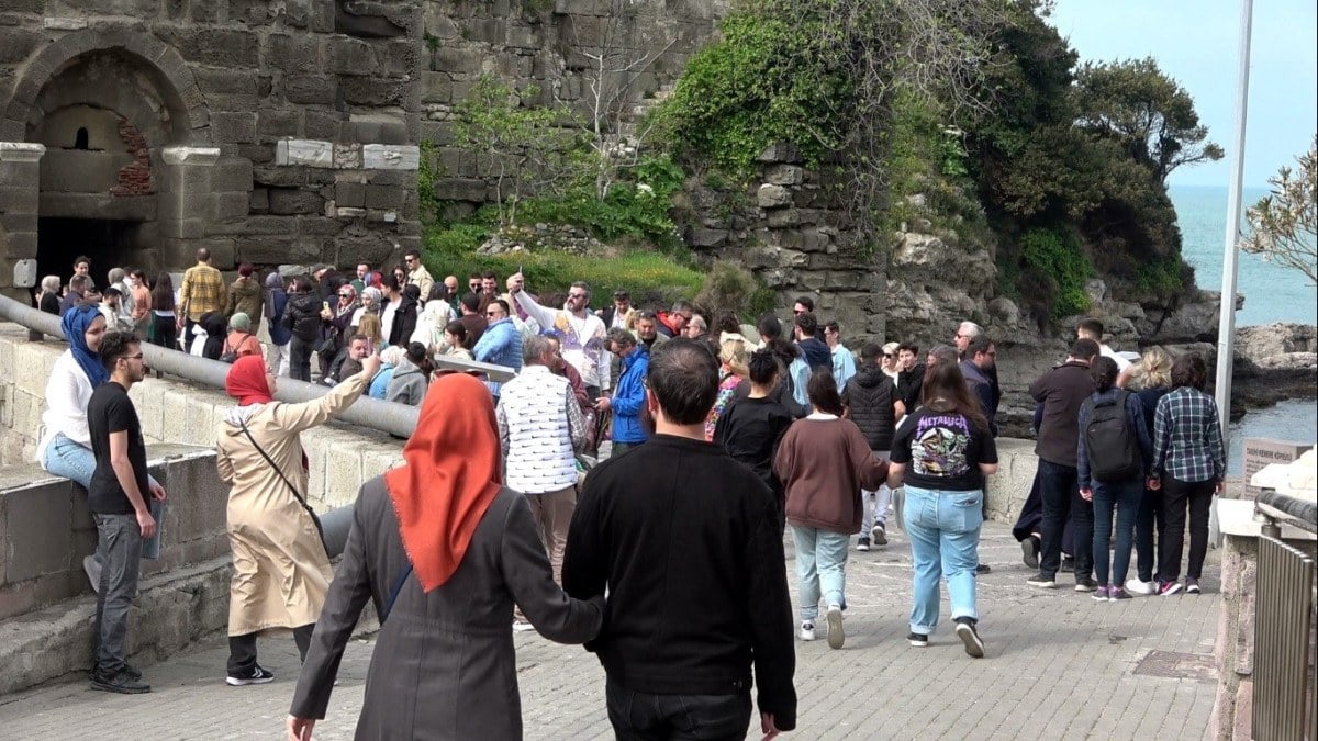 Amasra 8 gunde nufusunun 100 kati turist agirladi