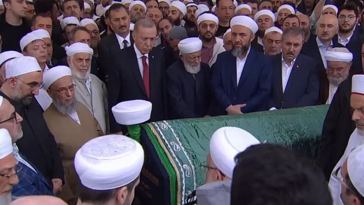 Cumhurbaskani Erdogan Ismailaga Cemaati lideri Hasan Kilicin cenaze toreninde