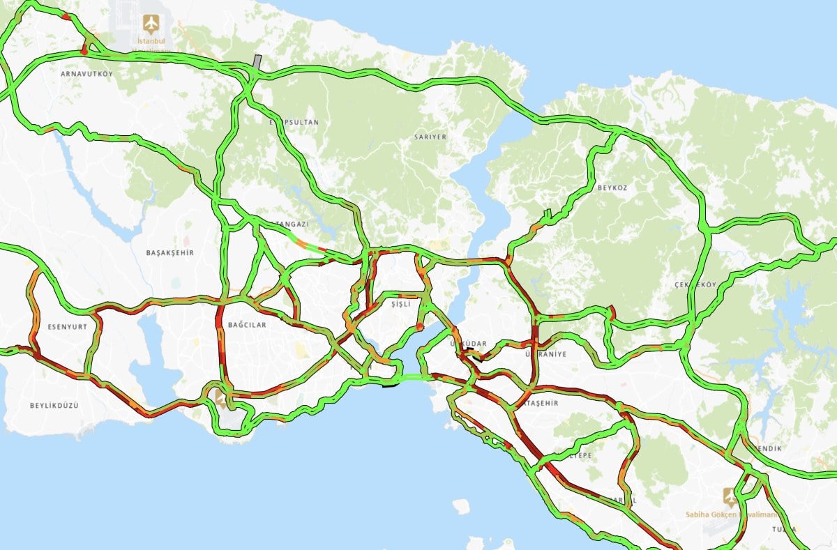 Istanbulda saganak yagis trafigi vurdu Uzun arac kuyruklari olustu