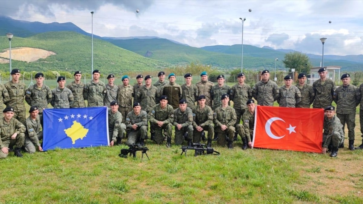 Mehmetcik Kosovali askerlere keskin nisanci egitimi verdi