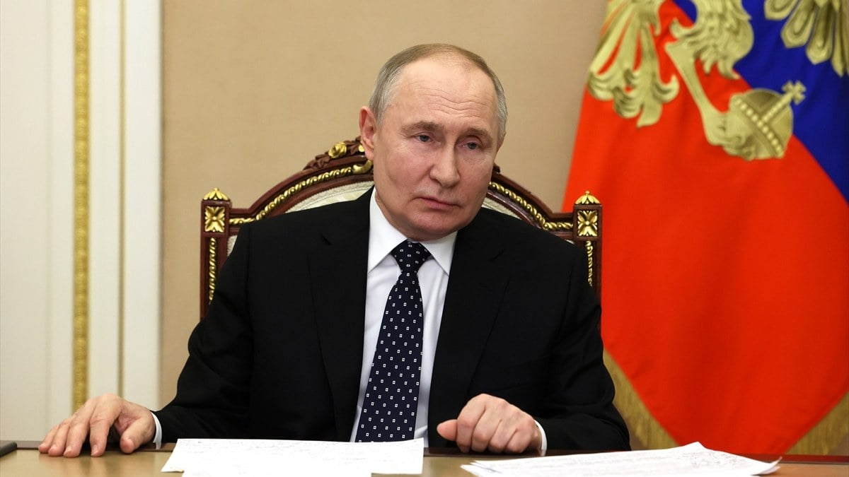 Rusya Devlet Baskani Vladimir Putin 5 kez mazbatasini aldi