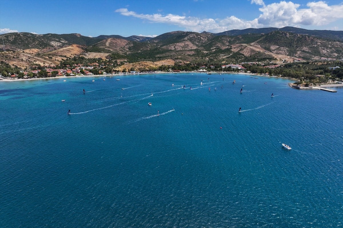 1715086718 451 Izmirin ruzgarli ilcesi Foca su sporlarina ev sahipligi yaparak turizmde