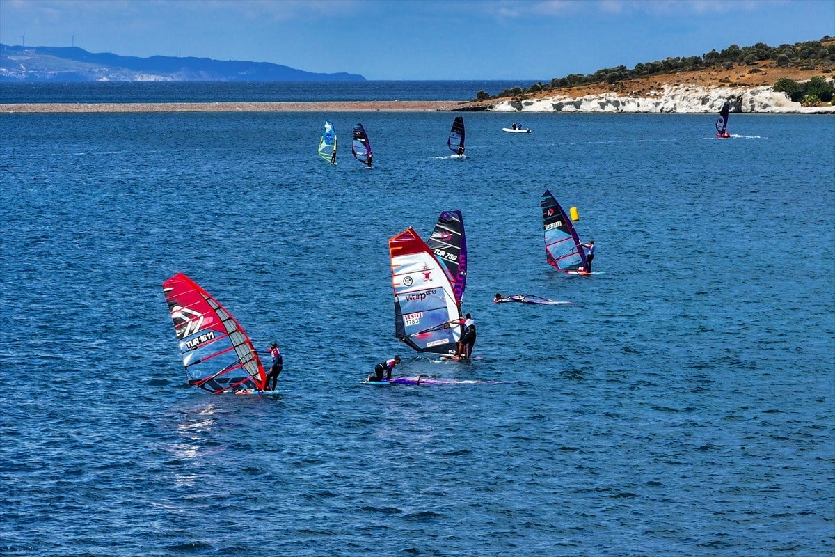 1715086718 914 Izmirin ruzgarli ilcesi Foca su sporlarina ev sahipligi yaparak turizmde