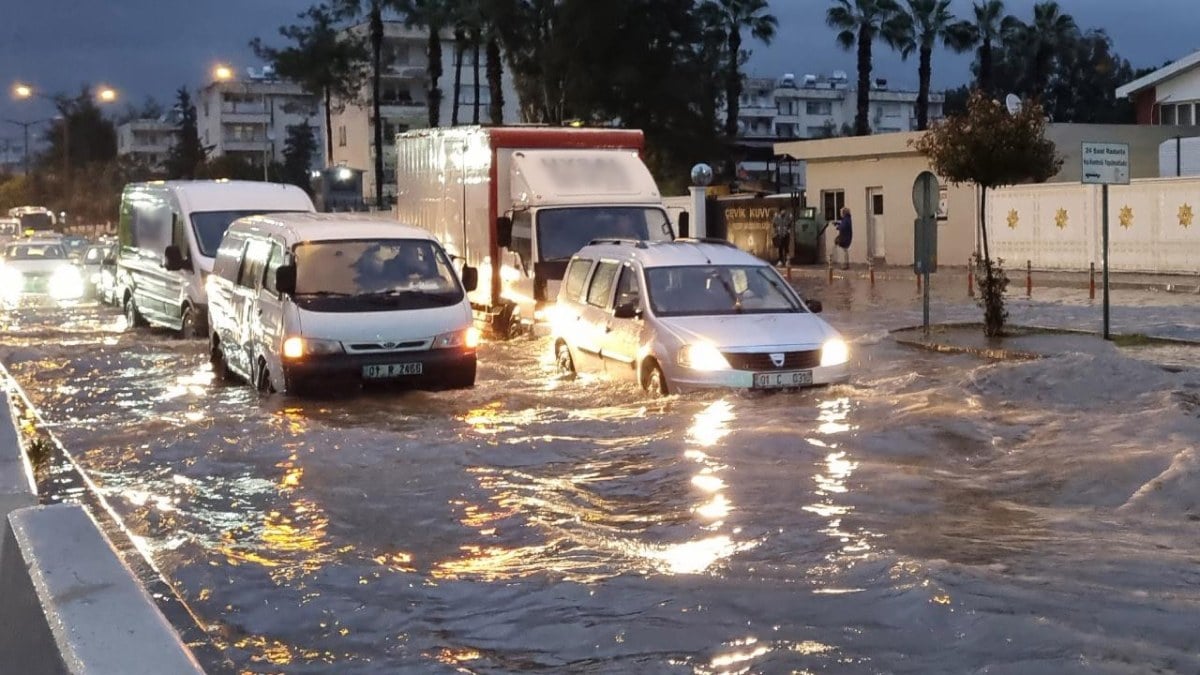 Meteorolojiden 18 kente sari uyari Kuvvetli saganak bekleniyor